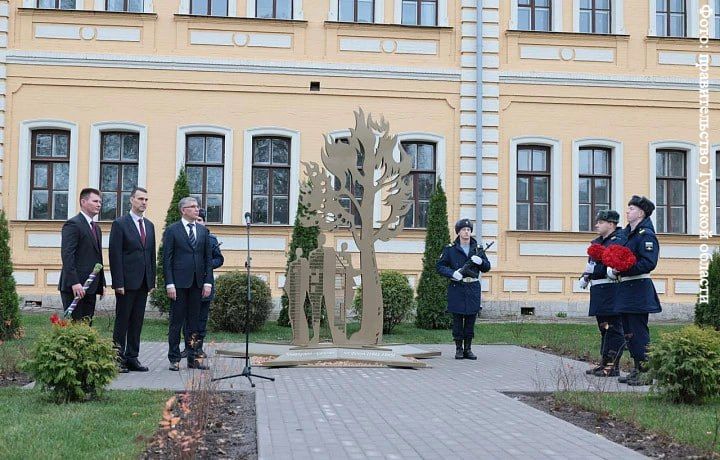 На территории Тульского педуниверситета открыли мемориальный комплекс «Листья Памяти»