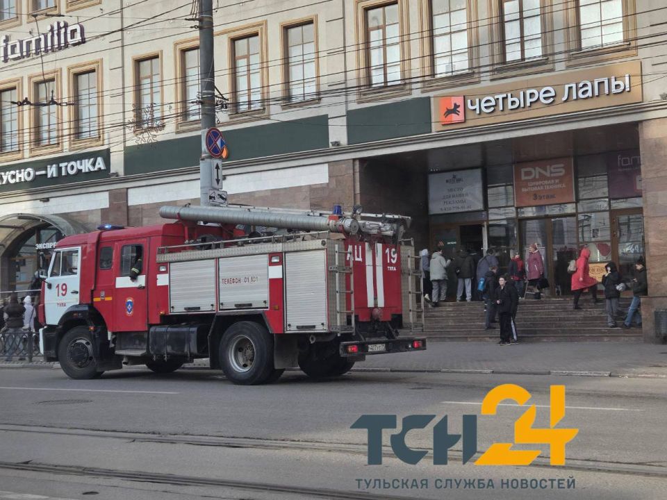 Днем в воскресенье, 2 ноября, в Туле эвакуировали посетителей ТРЦ «Гостиный двор»