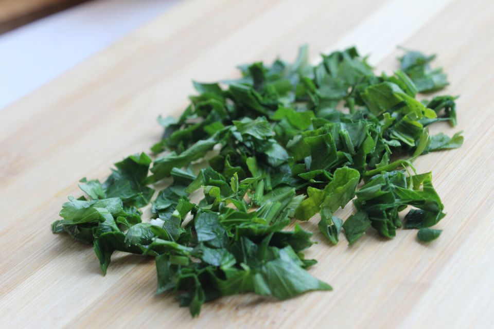 Объединение вкусов и ароматов: теплый салат с куриной печенью