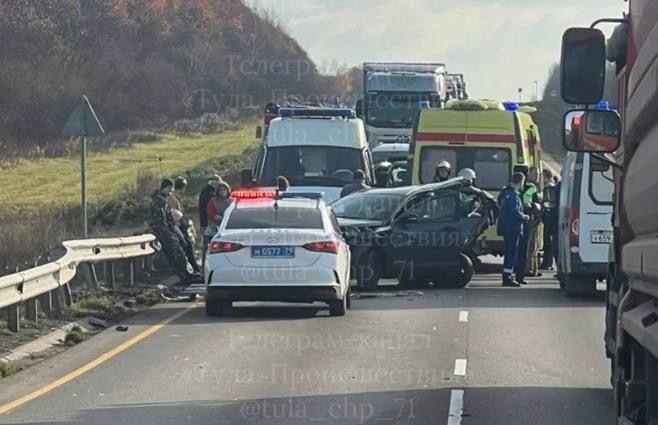 В полдень 2 ноября в автомобильной аварии на автодороге «Лопатково-Ефремов» пострадали два человека