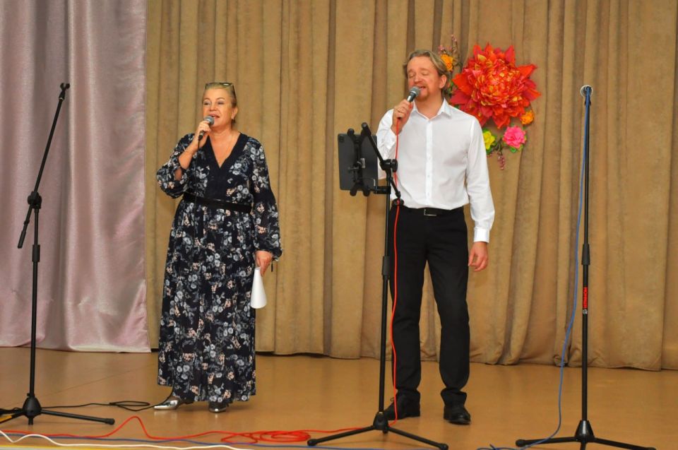 Артисты Культурного центра УМВД провели праздничный концерт ко Дню народного единства для дома престарелых