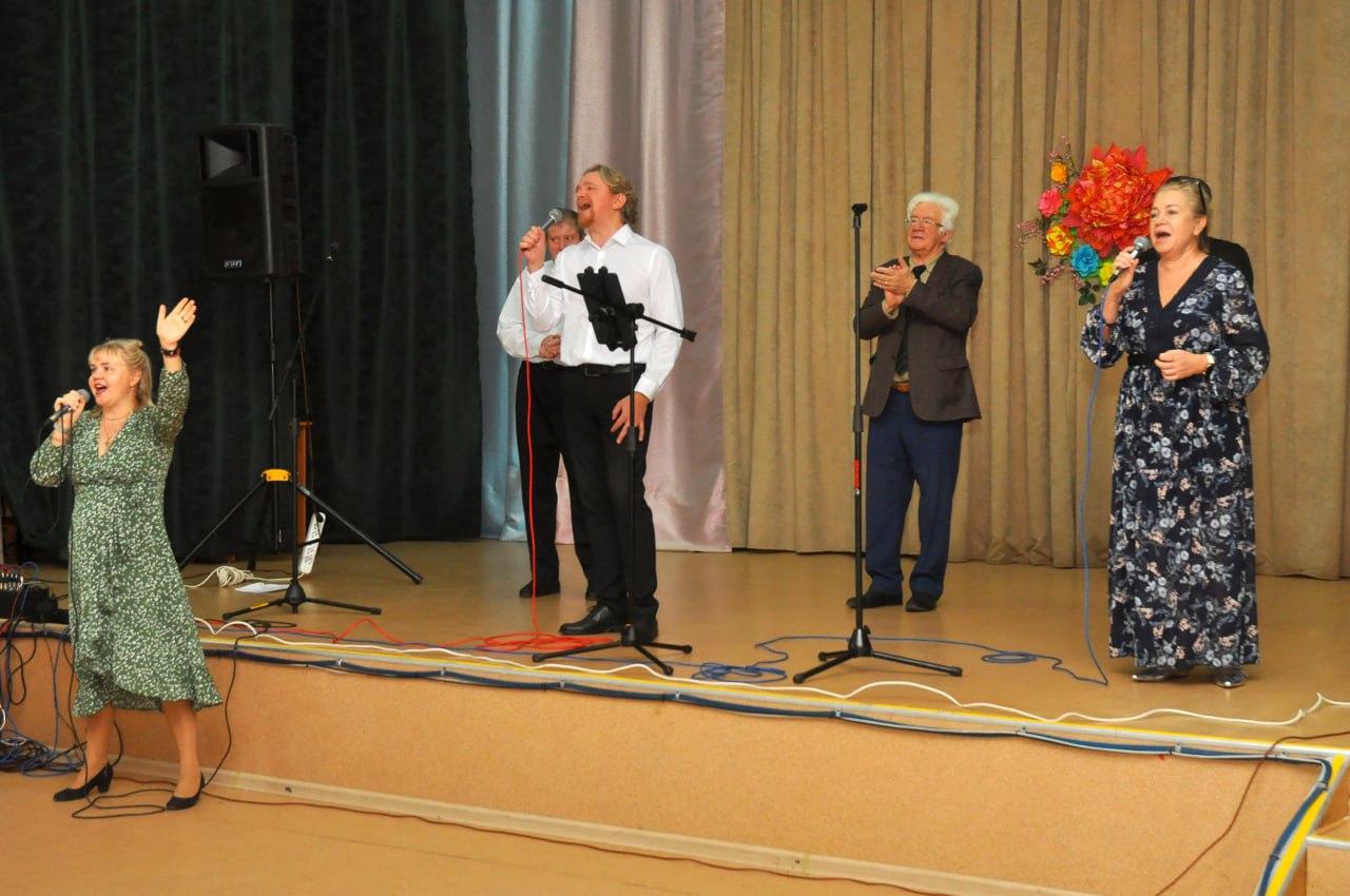 Артисты Культурного центра УМВД провели праздничный концерт ко Дню народного единства для дома престарелых Артисты Культурного центра УМВД провели праздничный концерт ко Дню народного единства для дома престарелых