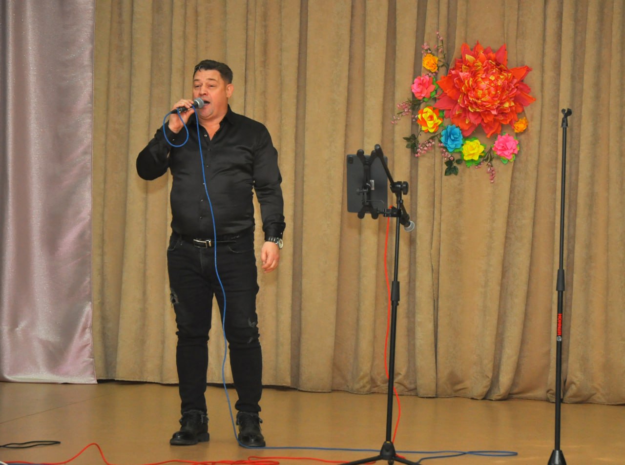 Артисты Культурного центра УМВД провели праздничный концерт ко Дню народного единства для дома престарелых Артисты Культурного центра УМВД провели праздничный концерт ко Дню народного единства для дома престарелых