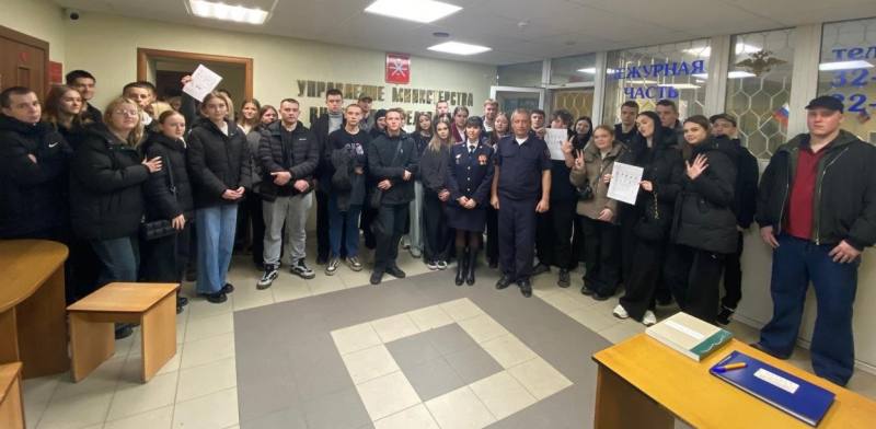 В рамках профориентационной акции «Будь в форме» сотрудники УМВД России по городу Туле провели встречу с учащимися Юридического полицейского колледжа