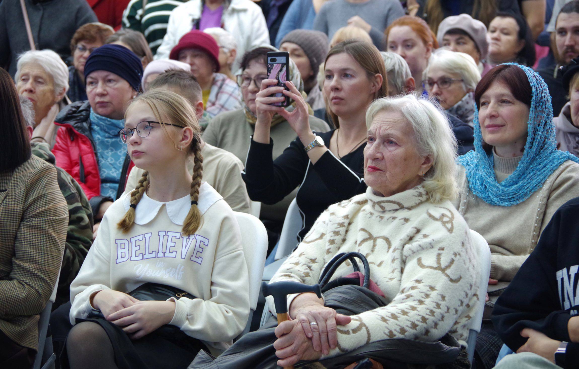 Роман Голованов: Спасибо, родные сердца. Как дорого увидеться без телефонов и посмотреть друг другу в глаза Роман Голованов: Спасибо, родные сердца. Как дорого увидеться без телефонов и посмотреть друг другу в глаза