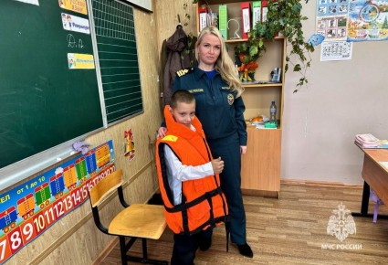 Инспекторы ГИМС МЧС России проводят профилактические мероприятия с детьми