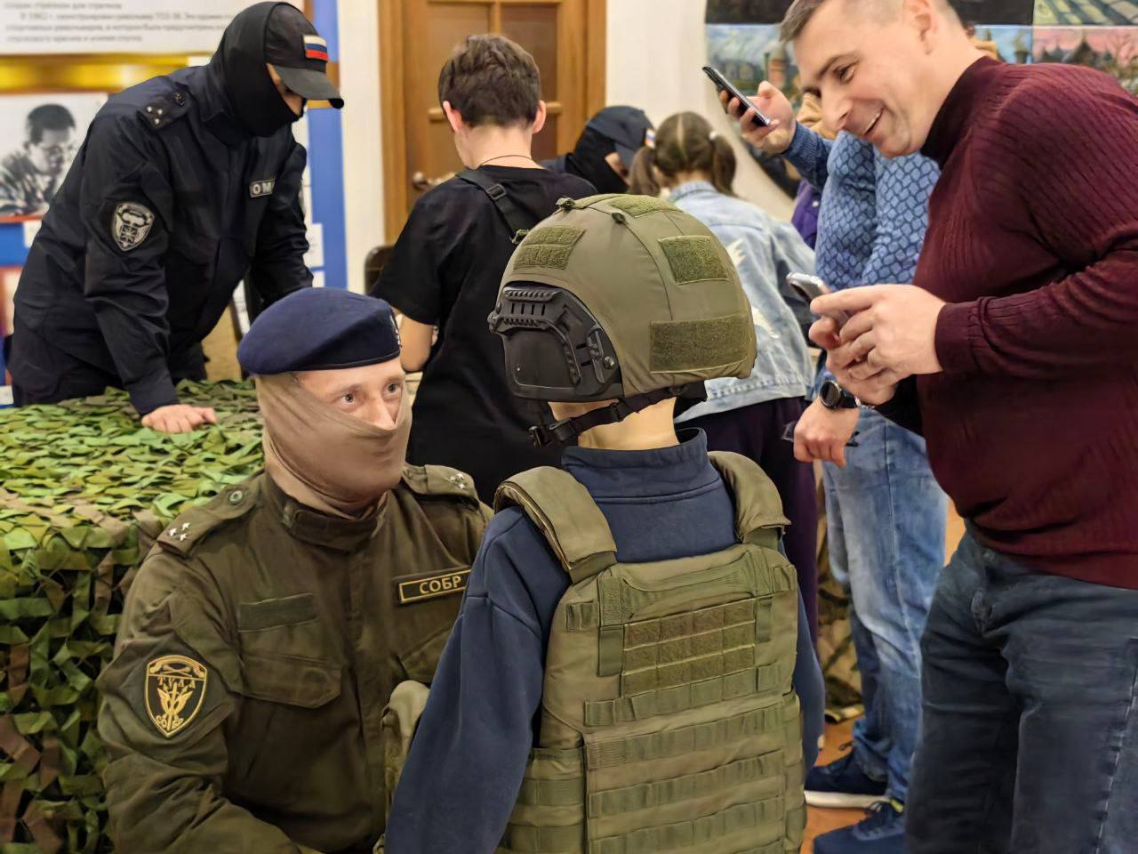 Тульские росгвардейцы присоединились к всероссийской акции "Ночь искусств" Тульские росгвардейцы присоединились к всероссийской акции "Ночь искусств"