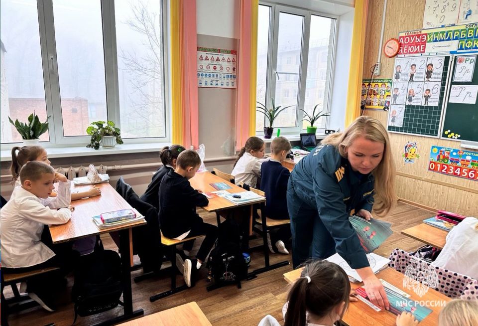 Инспекторы ГИМС МЧС России проводят профилактические мероприятия с детьми Инспекторы ГИМС МЧС России проводят профилактические мероприятия с детьми