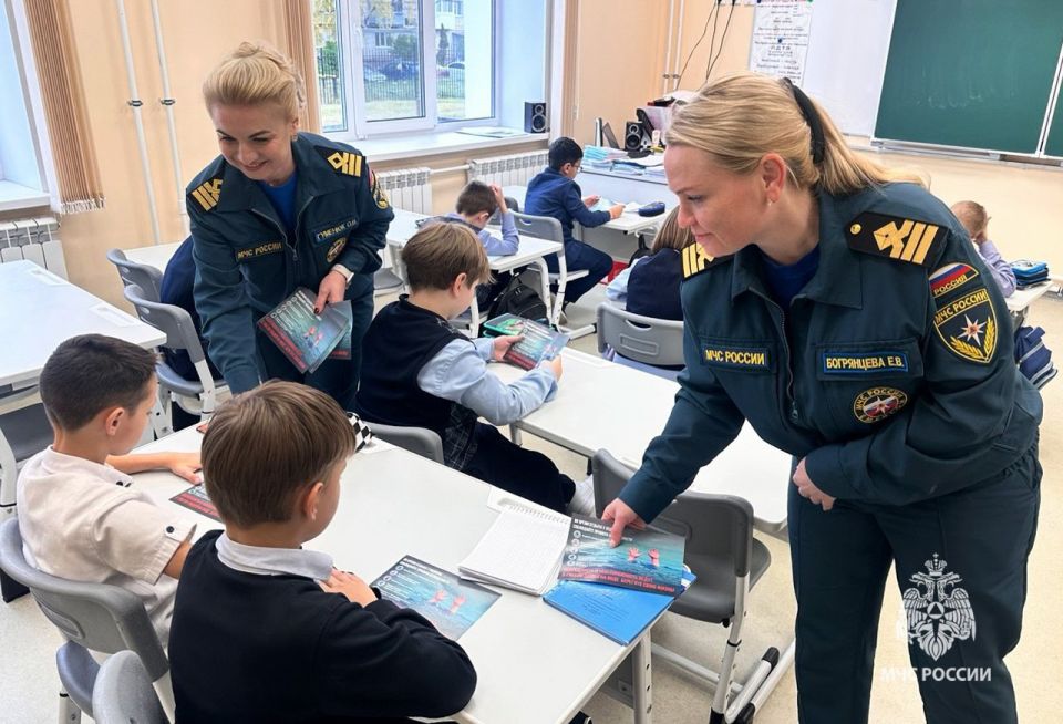 Инспекторы ГИМС МЧС России проводят профилактические мероприятия с детьми Инспекторы ГИМС МЧС России проводят профилактические мероприятия с детьми