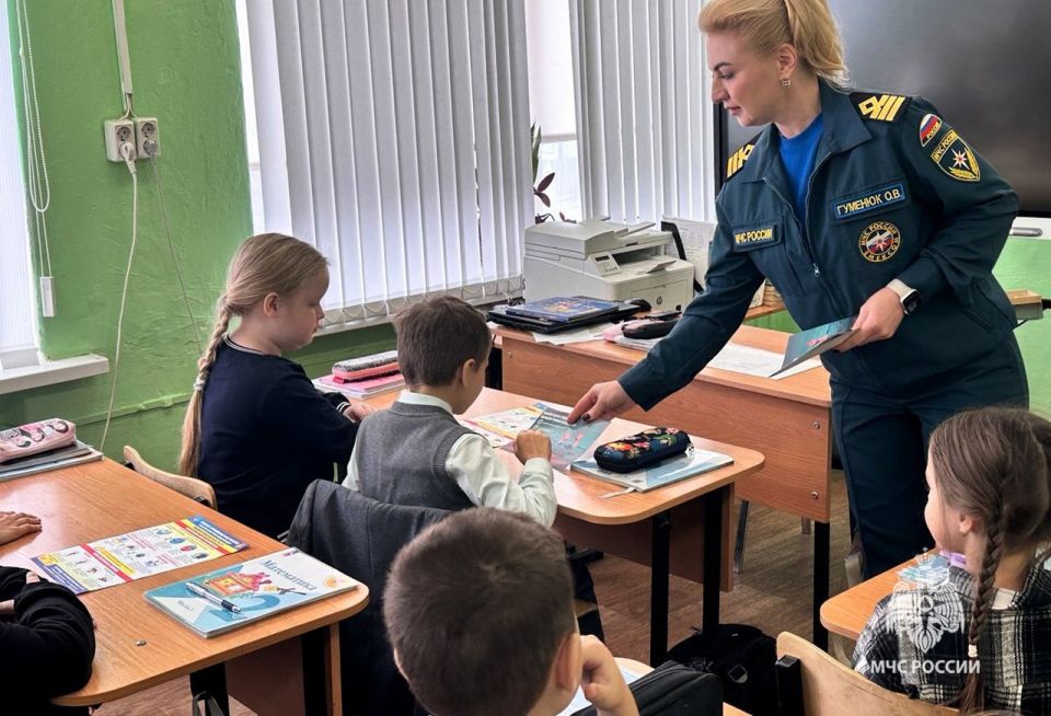 Инспекторы ГИМС МЧС России проводят профилактические мероприятия с детьми Инспекторы ГИМС МЧС России проводят профилактические мероприятия с детьми