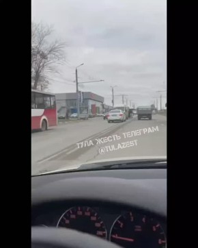 Маршрутка и две легковушки столкнулись на Московском шоссе, 2б