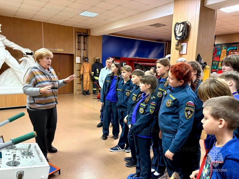 Учащиеся ефремовских кадетских классов МЧС России посетили Центр противопожарной пропаганды и общественных связей Учащиеся ефремовских кадетских классов МЧС России посетили Центр противопожарной пропаганды и общественных связей