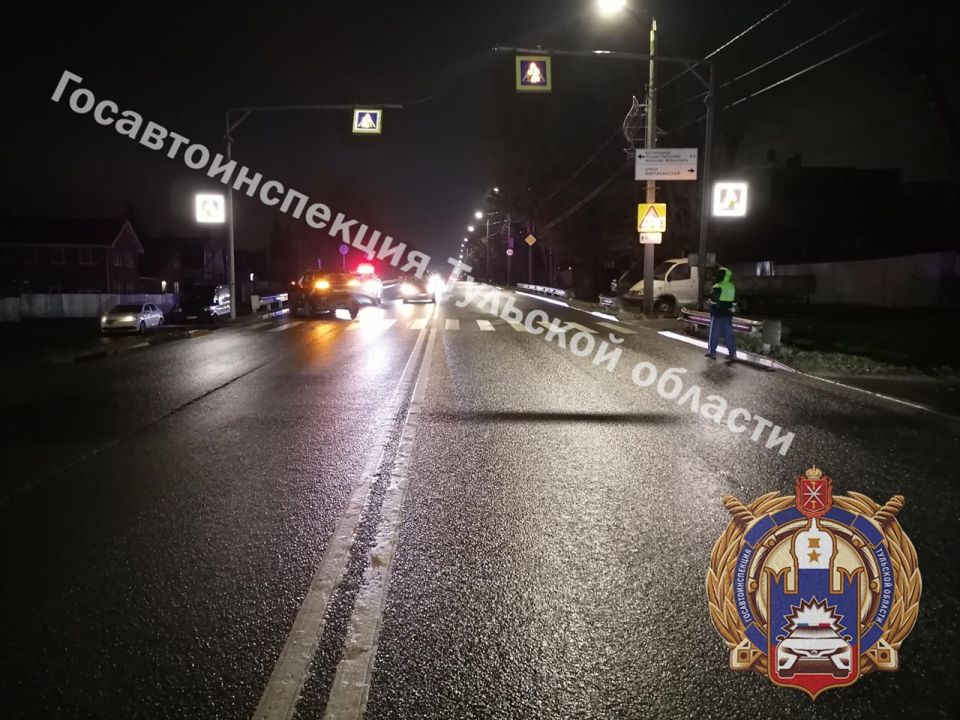 1 ноября в 5:10 на улице Кирова города Тулы, мужчина 1963 года рождения, управляя автомобилем «Тойота Королла», совершил наезд на пешехода – мужчину 1957 года рождения, который, по предварительной информации, пересекал...