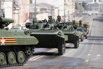 Ежемесячные выплаты контрактникам расширят