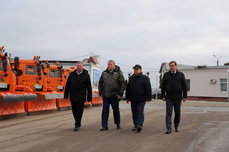 Илья Беспалов: Коммунальная техника областной столицы к зиме готова Илья Беспалов: Коммунальная техника областной столицы к зиме готова