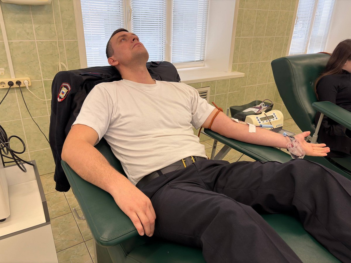 Сотрудники тульской полиции приняли участие донорской акции Сотрудники тульской полиции приняли участие донорской акции