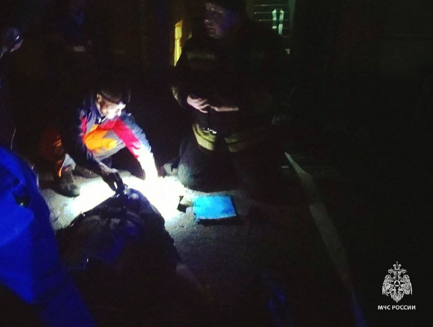 В Донском при пожаре спасатели эвакуировали ребенка и пятерых взрослых В Донском при пожаре спасатели эвакуировали ребенка и пятерых взрослых