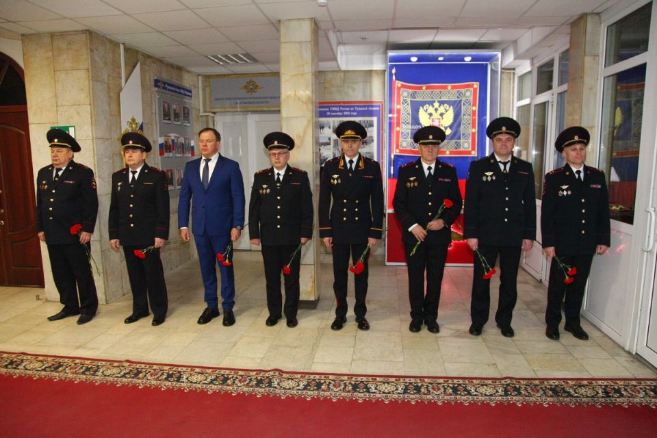 В УМВД России по Тульской области почтили память сотрудников органов внутренних дел Российской Федерации, погибших при выполнении служебных обязанностей