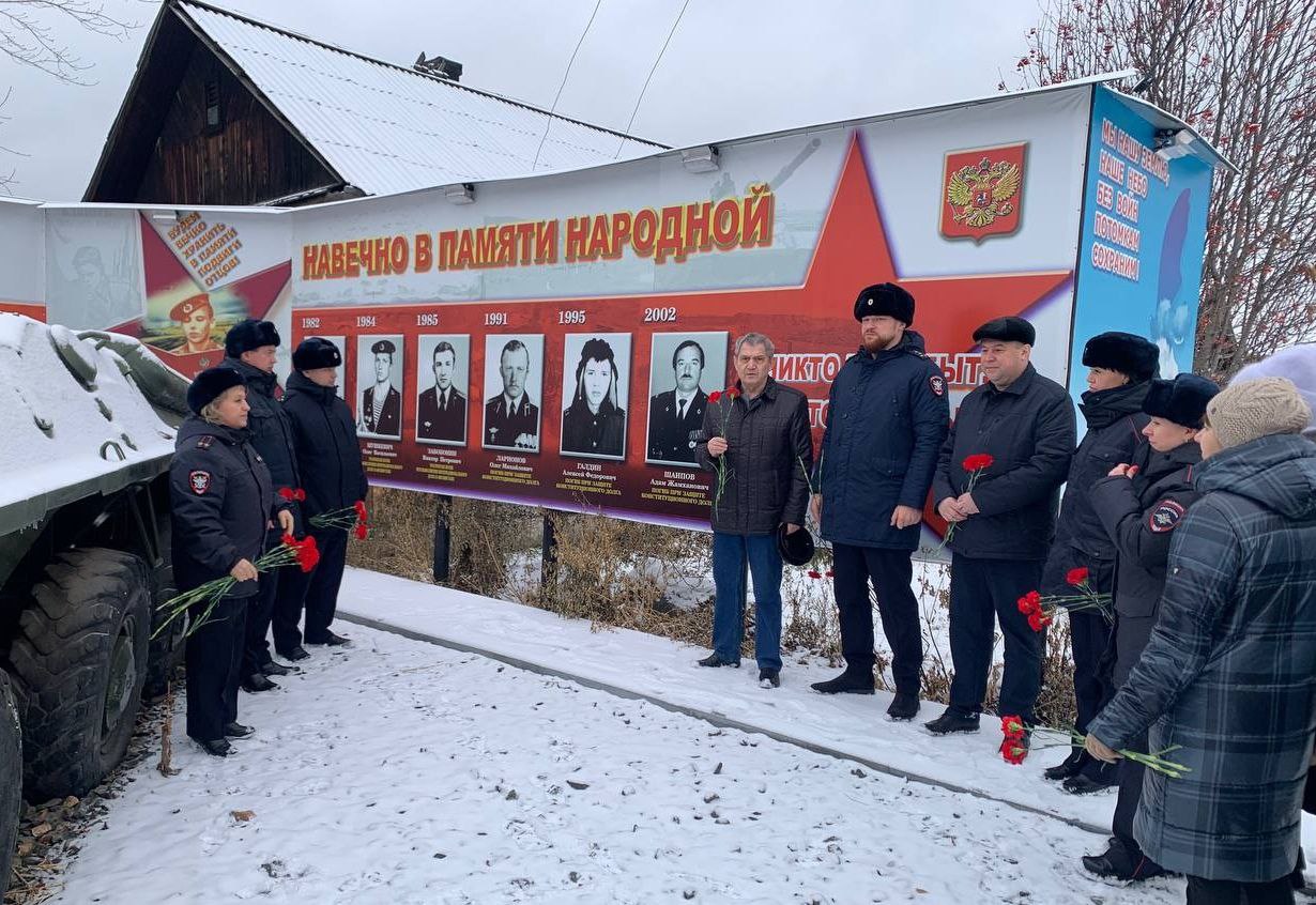 На кануне Дня Памяти сотрудников органов внутренних дел, погибших при исполнении служебных обязанностей, в Тайшетском ЛО МВД России на транспорте прошли памятные мероприятия