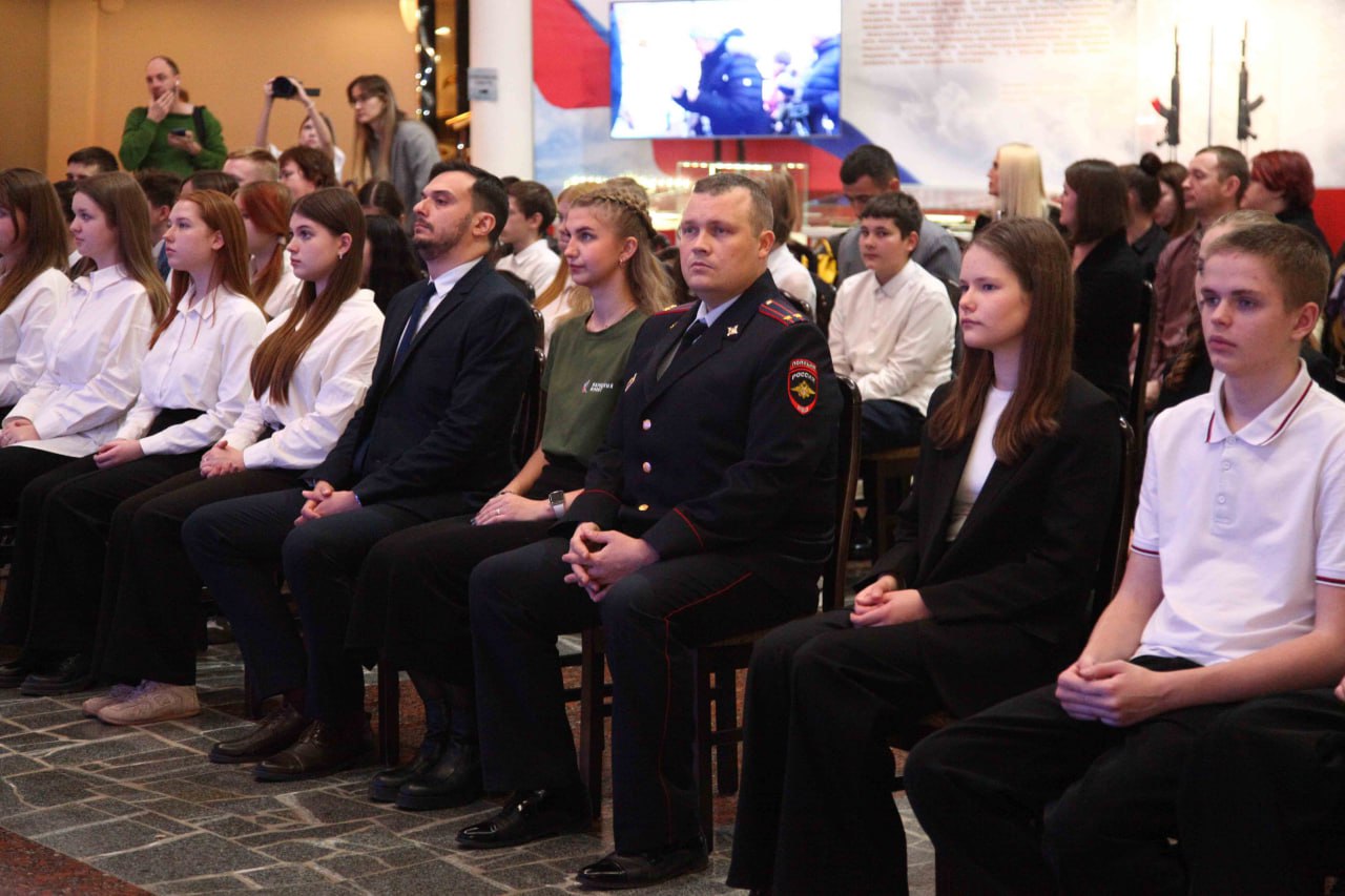В Музее оружия состоялась торжественная церемония вручения первых паспортов молодым гражданам России