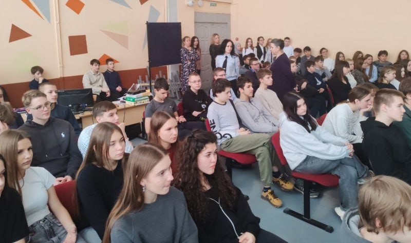 В Туле полицейские провели для школьников беседу о профилактике наркомании В Туле полицейские провели для школьников беседу о профилактике наркомании