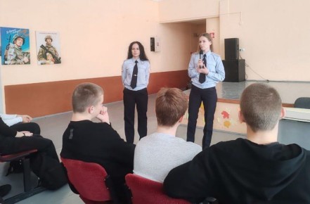 В Туле полицейские провели для школьников беседу о профилактике наркомании