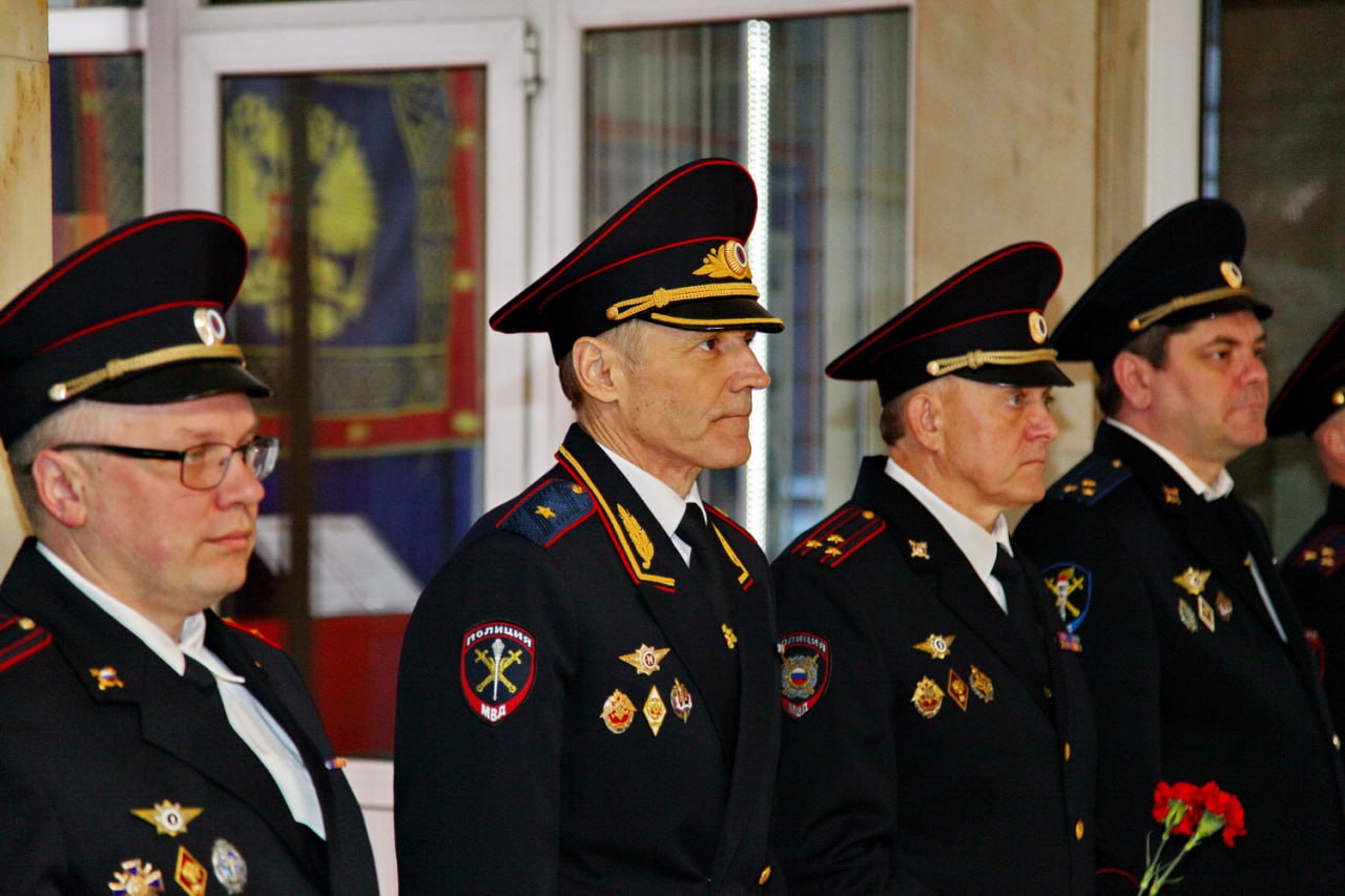 В УМВД России по Тульской области почтили память сотрудников органов внутренних дел Российской Федерации, погибших при выполнении служебных обязанностей В УМВД России по Тульской области почтили память сотрудников органов внутренних дел Российской Федерации, погибших при выполнении служебных обязанностей