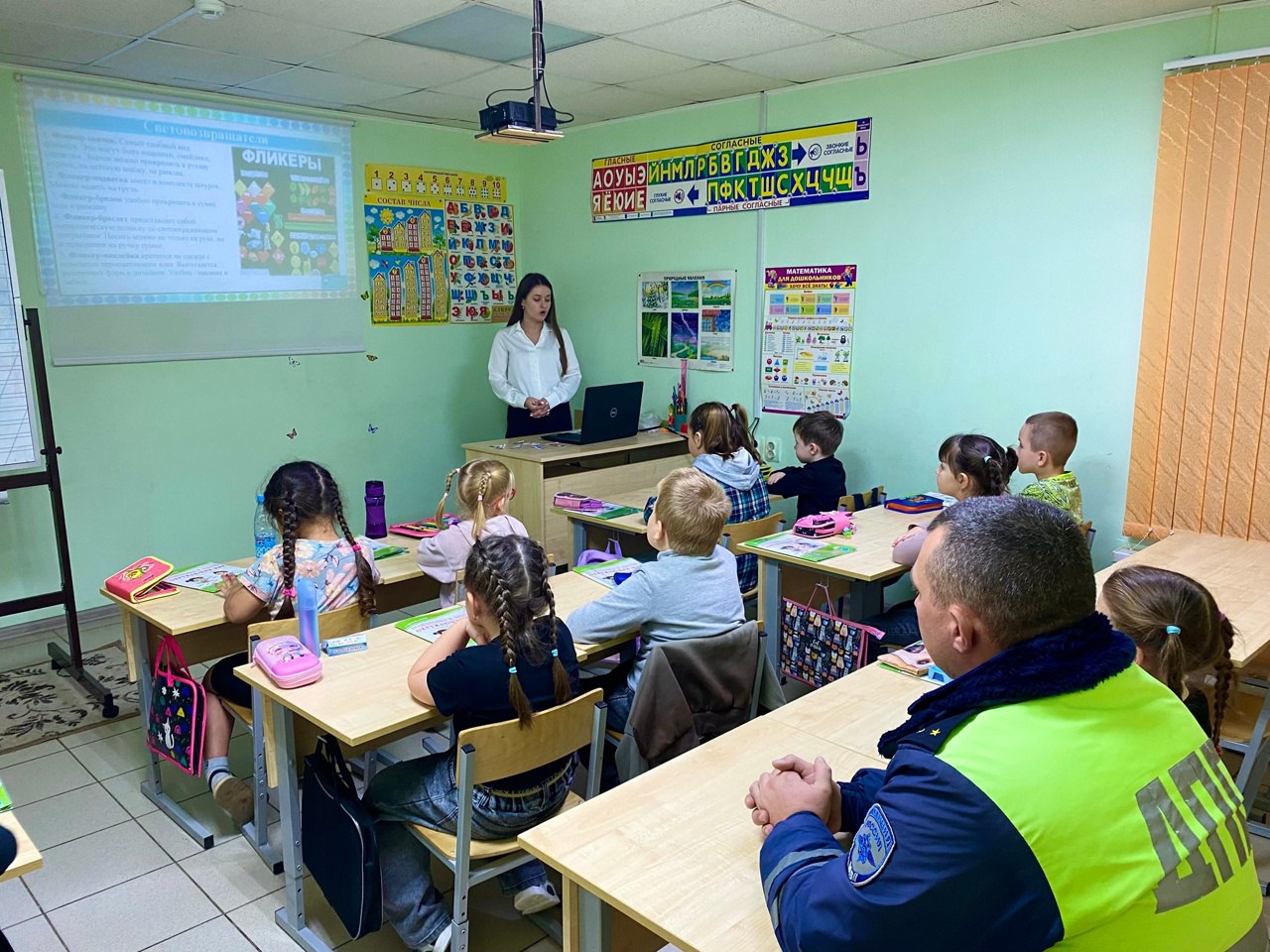 В рамках профилактической акции "Засветись!" сотрудники ефремовской Госавтоинспекции Тульской области посетили образовательную организацию «Страна знаний», где провели профилактические беседы с учащимися, посвящённые...