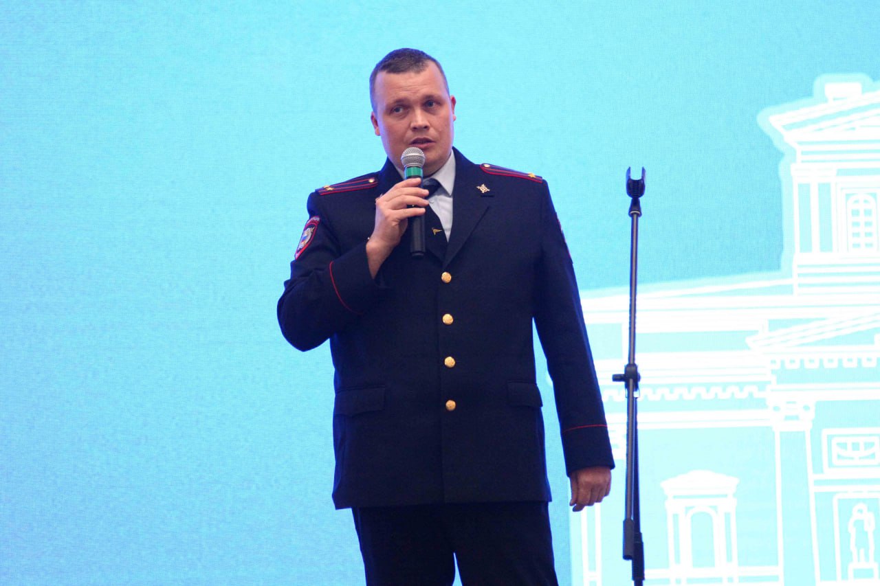 В Музее оружия состоялась торжественная церемония вручения первых паспортов молодым гражданам России В Музее оружия состоялась торжественная церемония вручения первых паспортов молодым гражданам России