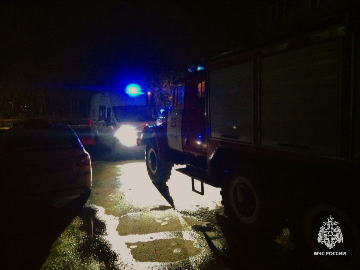 В Донском шесть человек, включая ребенка, эвакуировали из-за пожара в жилом доме на улице Новой