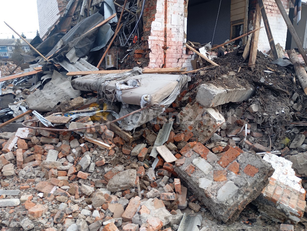 Так сейчас выглядит дом на ул. Ленина, в котором сегодня утром произошёл взрыв бытового газа Так сейчас выглядит дом на ул. Ленина, в котором сегодня утром произошёл взрыв бытового газа