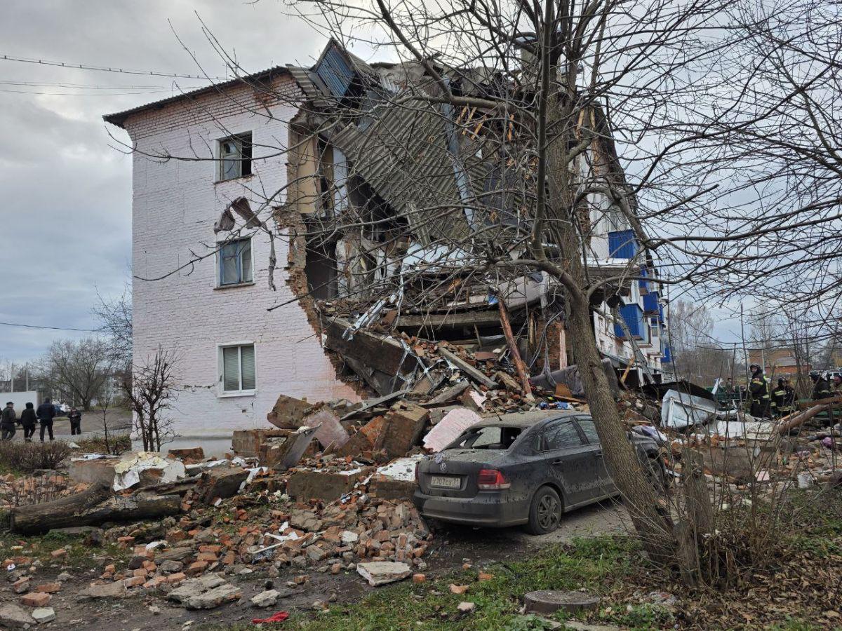 Подъезд жилого дома обрушился после взрыва газа в Тульской области Подъезд жилого дома обрушился после взрыва газа в Тульской области