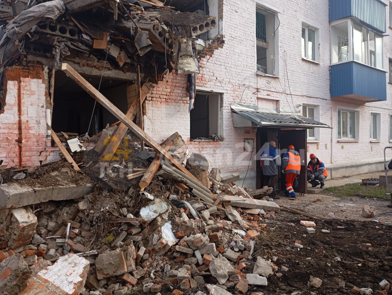 Так сейчас выглядит дом на ул. Ленина, в котором сегодня утром произошёл взрыв бытового газа Так сейчас выглядит дом на ул. Ленина, в котором сегодня утром произошёл взрыв бытового газа