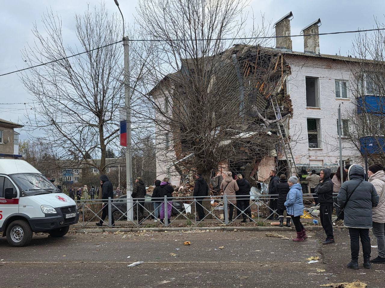 В результате взрыва газа в многоквартирном доме 3 человека пострадали, 10 эвакуировано в тульском Куркино — губернатор региона В результате взрыва газа в многоквартирном доме 3 человека пострадали, 10 эвакуировано в тульском Куркино — губернатор региона