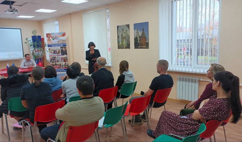 Сотрудник ЦПЭ УМВД России по Тульской области провел профилактическую беседу о противодействии экстремизму и терроризму для соотечественников Сотрудник ЦПЭ УМВД России по Тульской области провел профилактическую беседу о противодействии экстремизму и терроризму для соотечественников