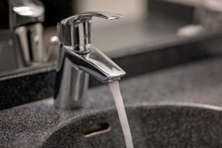 За недостаточно горячую воду в доме полагается перерасчёт