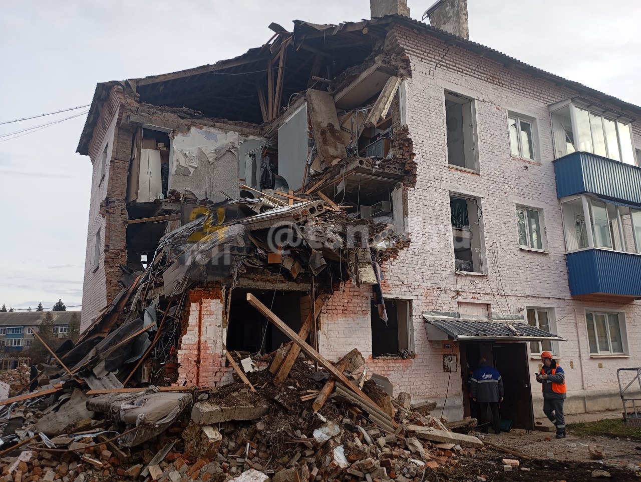 Так сейчас выглядит дом на ул. Ленина, в котором сегодня утром произошёл взрыв бытового газа Так сейчас выглядит дом на ул. Ленина, в котором сегодня утром произошёл взрыв бытового газа