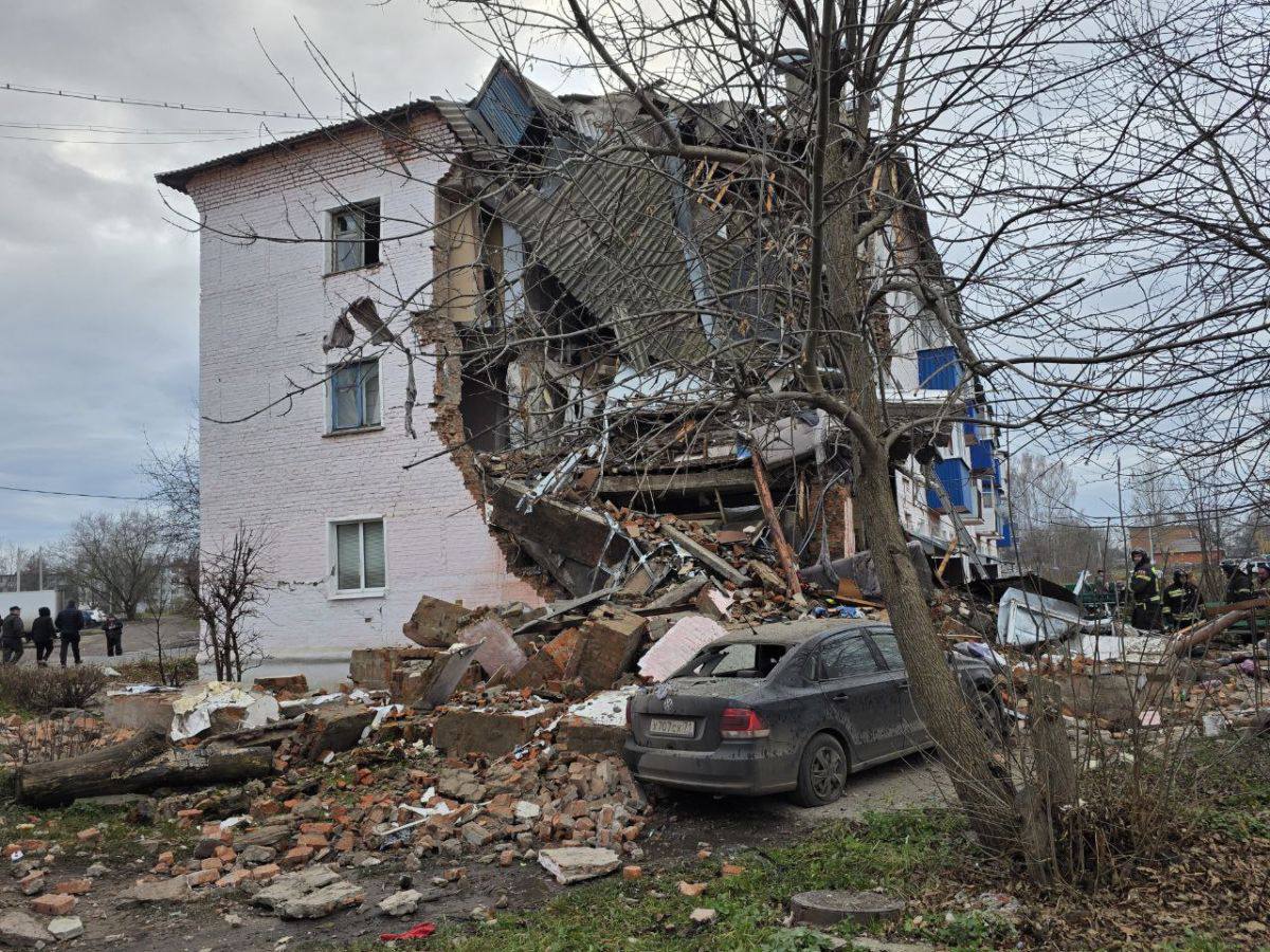 Несколько человек числятся пропавшими без вести после обрушения подъезда из-за взрыва бытового газа в Тульской области
