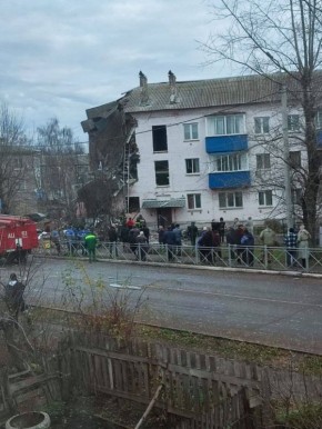 Часть подъезда обрушилась после взрыва газа в Тульской области