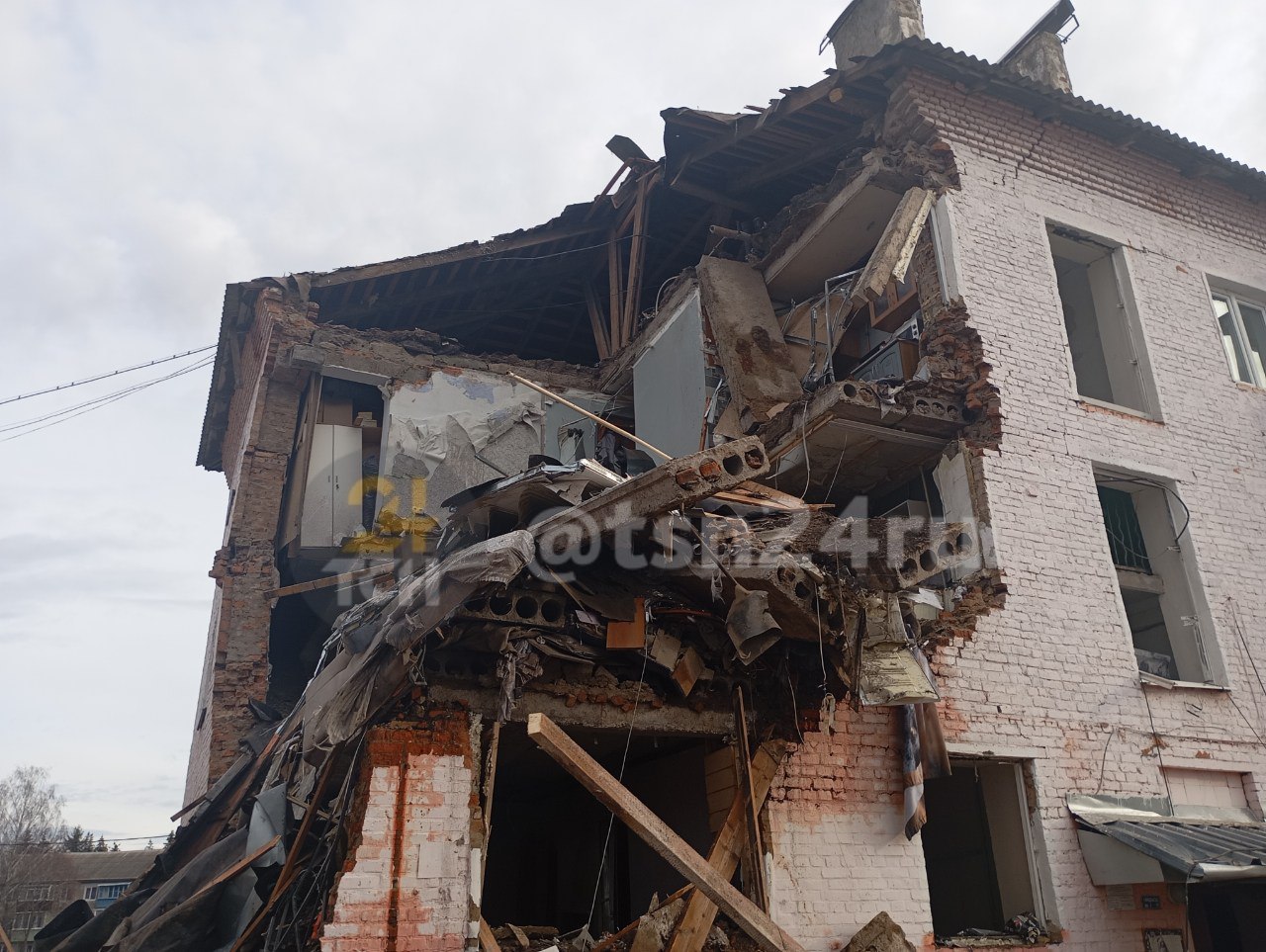 Так сейчас выглядит дом на ул. Ленина, в котором сегодня утром произошёл взрыв бытового газа Так сейчас выглядит дом на ул. Ленина, в котором сегодня утром произошёл взрыв бытового газа