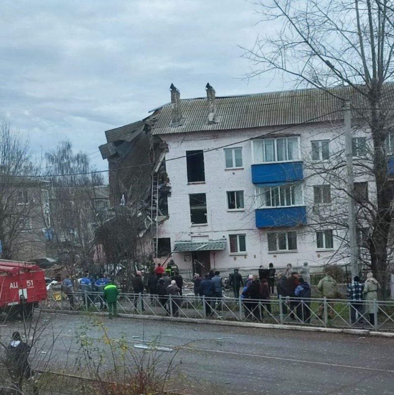 Взрыв газа в жилом трёхэтажном доме в Тульской области: обрушилась часть одного из подъездов