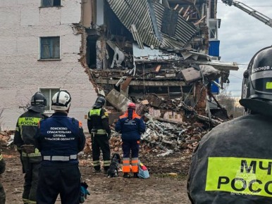 На данный момент спасателями МЧС разобрано около 200 кубометров завалов