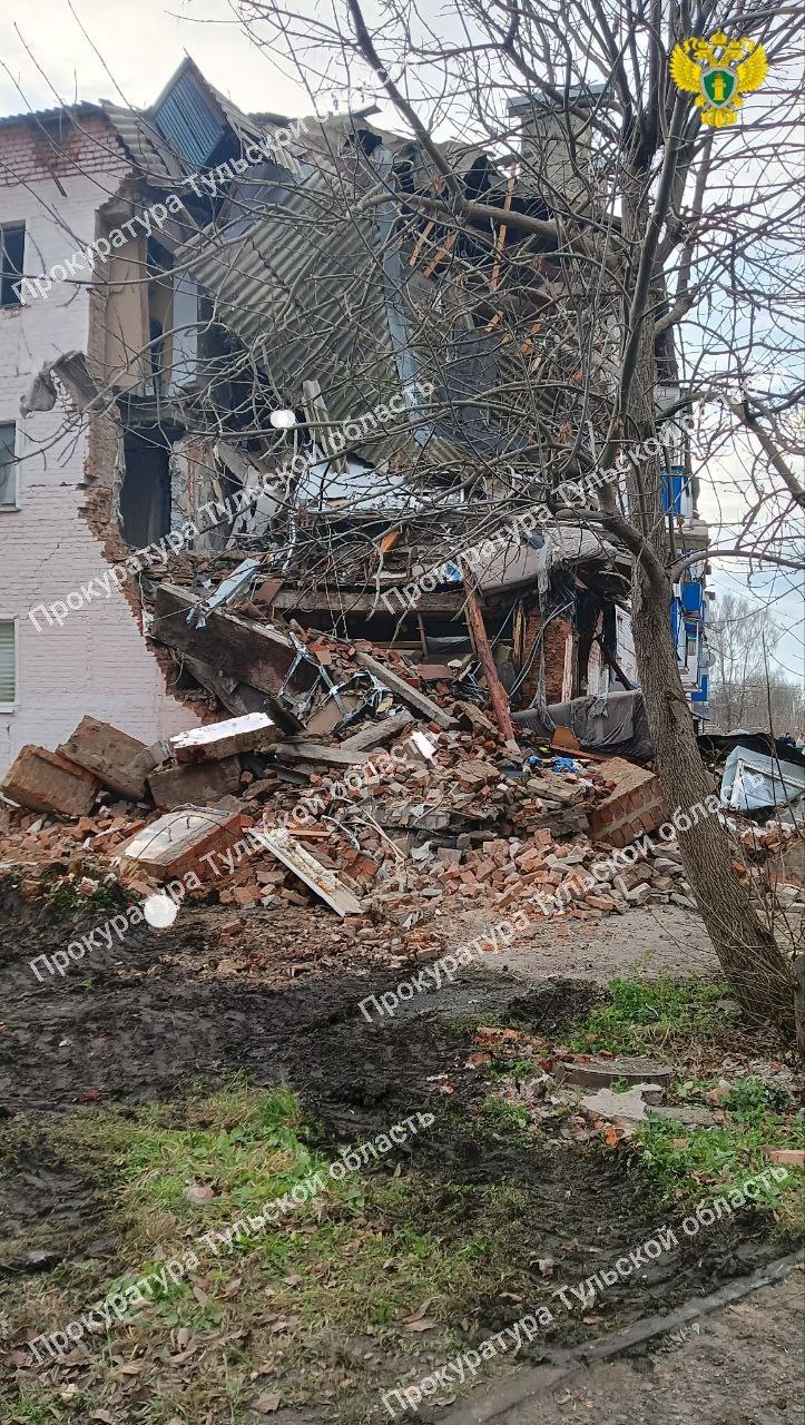 Взрыв газа в Куркино. Cпасатели начали разбирать завалы, идет поисковая работа На место выехали 63 сотрудника МЧС и 21 единица техники