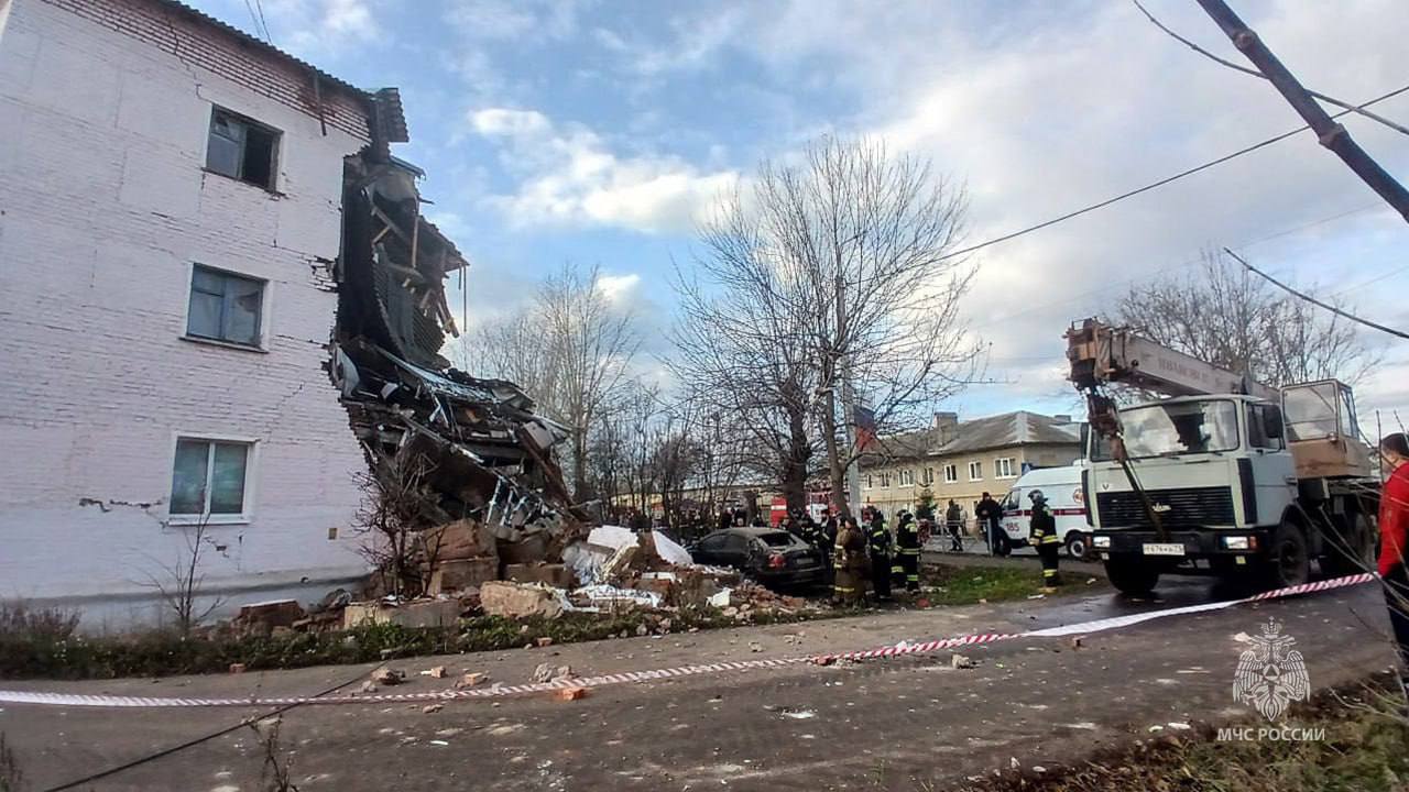 При частичном обрушении жилого дома в поселке Куркино пострадали 4 человека При частичном обрушении жилого дома в поселке Куркино пострадали 4 человека