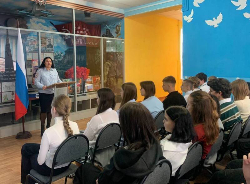 В Пролетарском окргуе Тулы сотрудник ПДН провела для школьников лекторий о вреде наркотиков В Пролетарском окргуе Тулы сотрудник ПДН провела для школьников лекторий о вреде наркотиков
