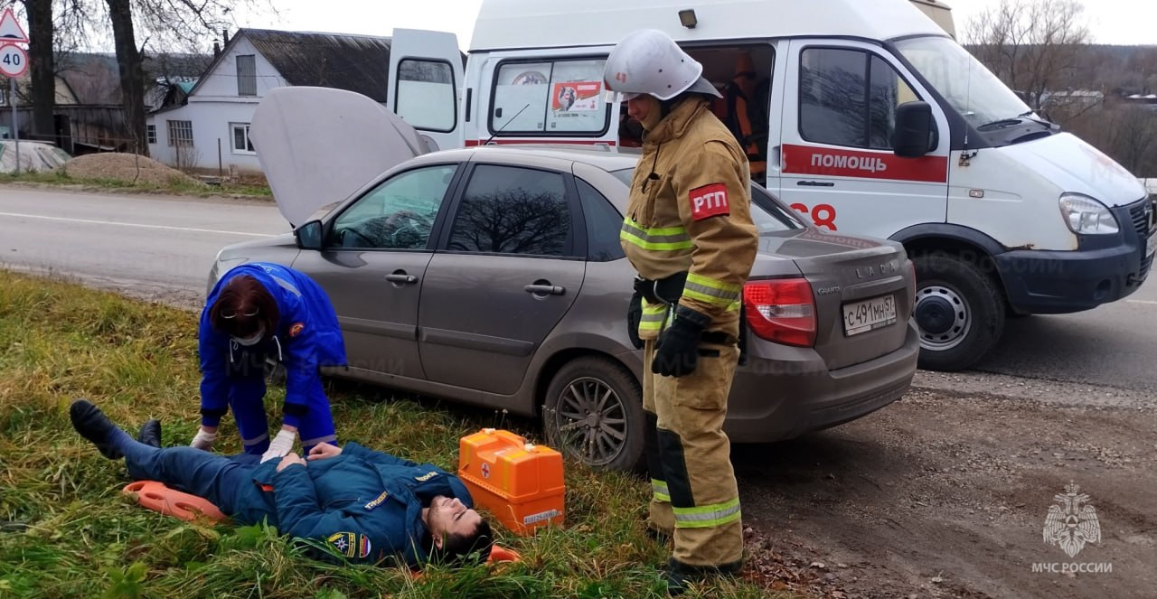 В Дубенском районе сотрудники МЧС России «ликвидировали» последствия ДТП В Дубенском районе сотрудники МЧС России «ликвидировали» последствия ДТП