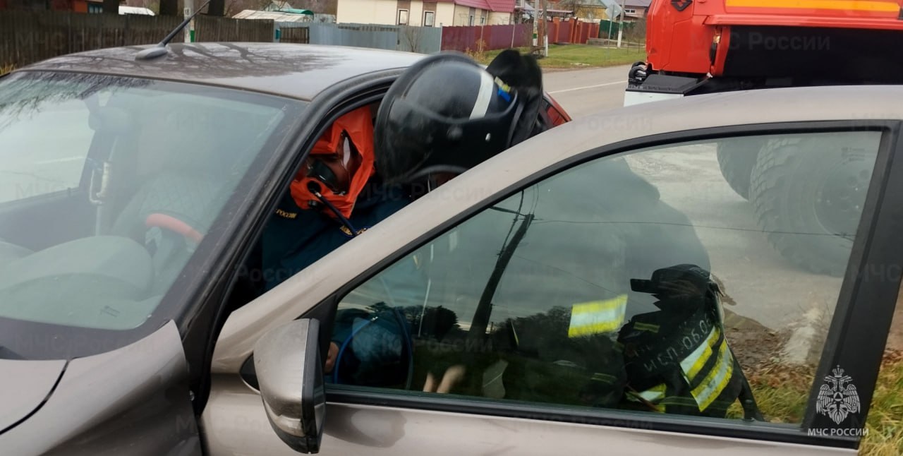 В Дубенском районе сотрудники МЧС России «ликвидировали» последствия ДТП В Дубенском районе сотрудники МЧС России «ликвидировали» последствия ДТП