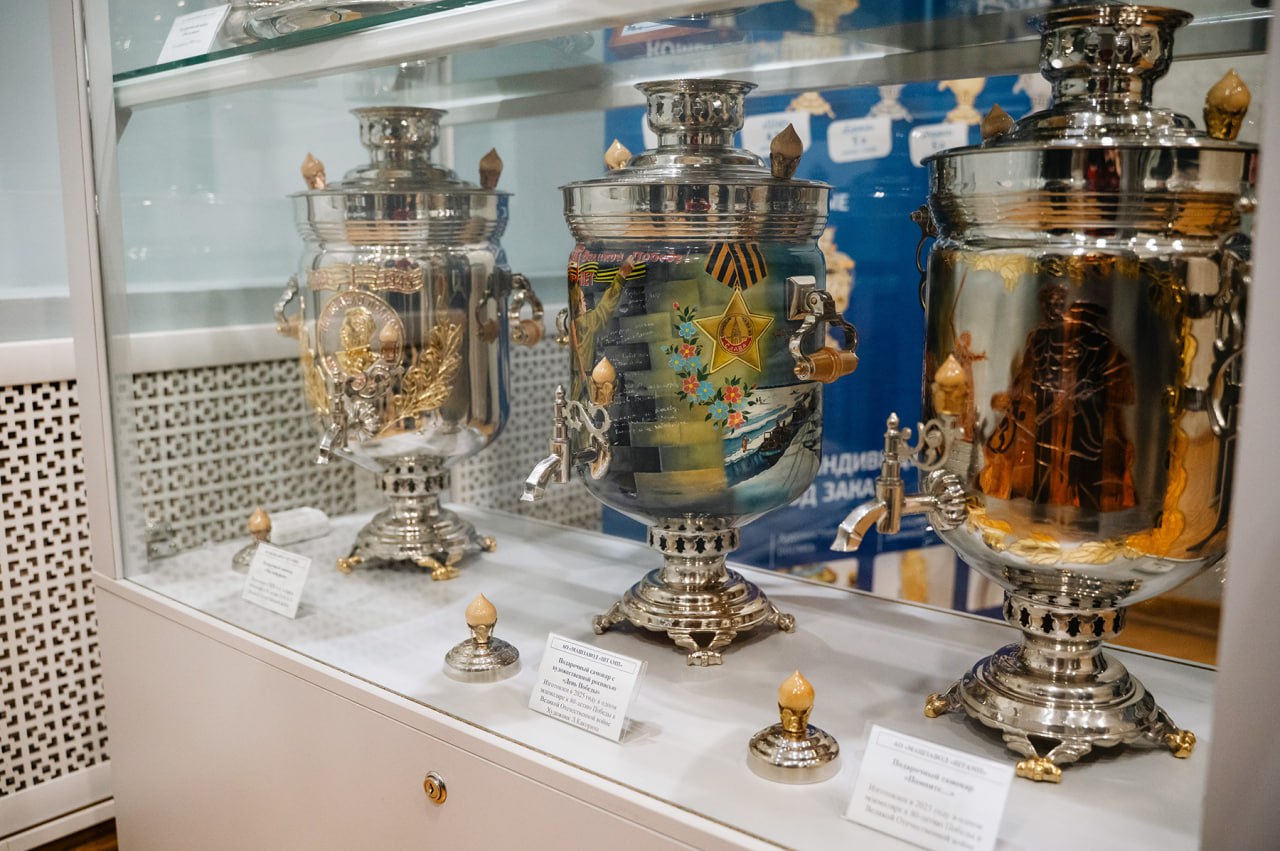 Самовары для Брежнева и Елизаветы II: в тульском музее открылась новая выставка Самовары для Брежнева и Елизаветы II: в тульском музее открылась новая выставка