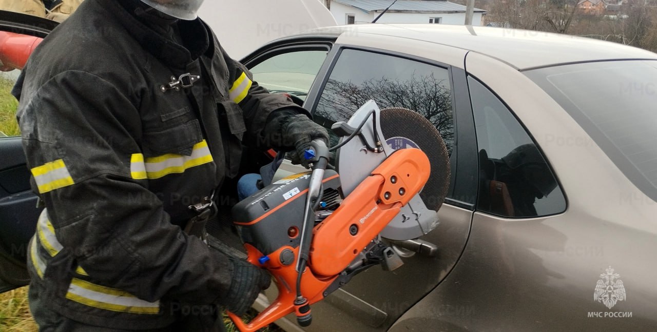 В Дубенском районе сотрудники МЧС России «ликвидировали» последствия ДТП В Дубенском районе сотрудники МЧС России «ликвидировали» последствия ДТП