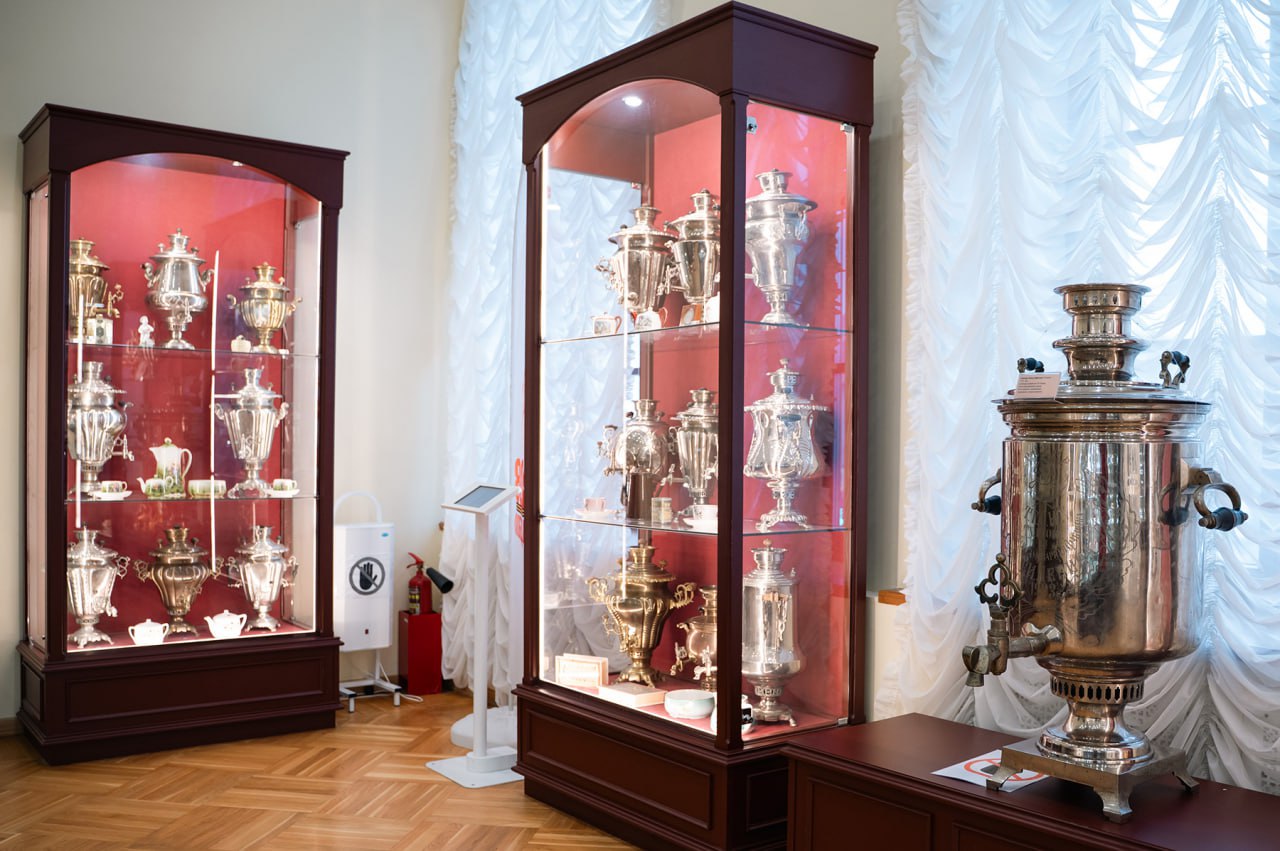 Самовары для Брежнева и Елизаветы II: в тульском музее открылась новая выставка Самовары для Брежнева и Елизаветы II: в тульском музее открылась новая выставка